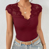 Camiseta con encaje en contraste fruncido