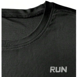 Camiseta deportiva con estampado de letra