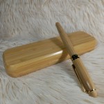 PLUMA FUENTE EN CAJA DE BAMBÚ