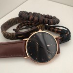 Reloj de hombre con pulseras