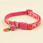 Collar con patron de fresas