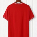 Camiseta hombre con estampado de letra ribete en contraste