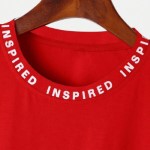 Camiseta hombre con estampado de letra ribete en contraste